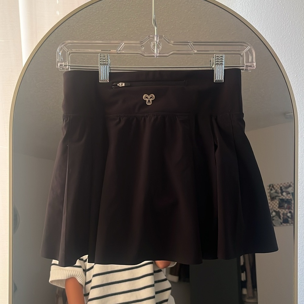 Aritzia tennis skirt